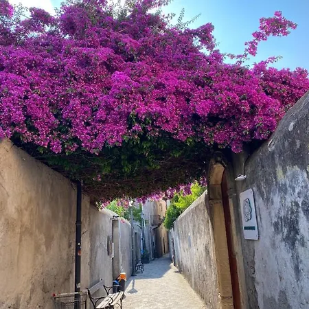 Centro Storico Flat 7 Mins From Port Apartman Lipari