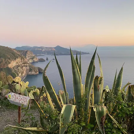 Centro Storico Flat 7 Mins From Port Apartman Lipari